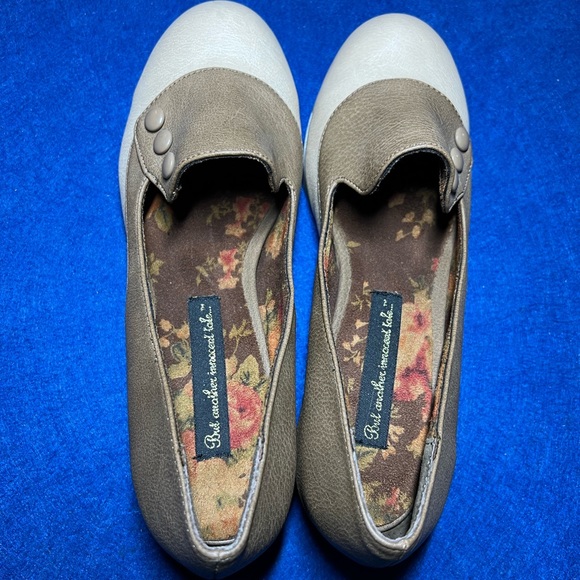 But another innocent tale… vintage-style low heels - Picture 1 of 3